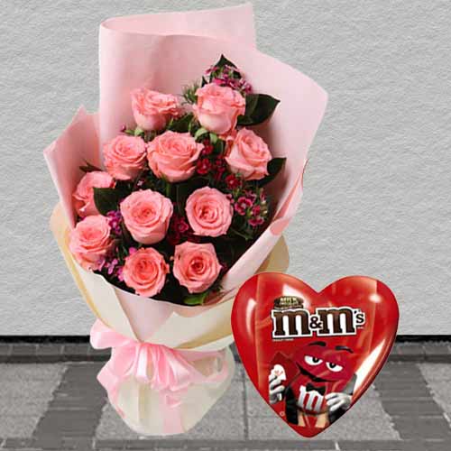 Send Pink Roses And Chocolate For Valentine’s Day